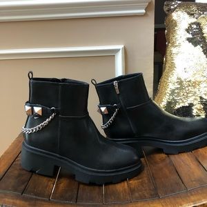 Marc Fisher Waty Bootie, size 10